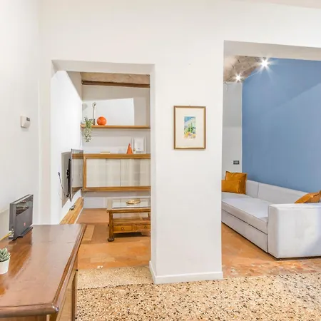 A 2 Passi Da Piazza Grande Apartment