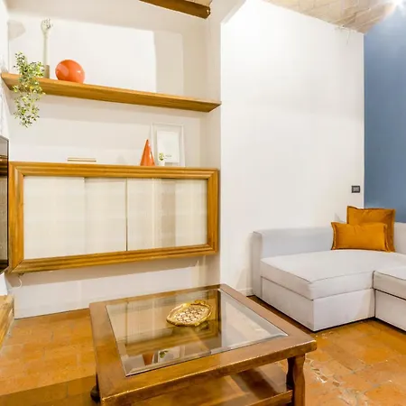 A 2 Passi Da Piazza Grande Apartment